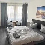 Zentrale *